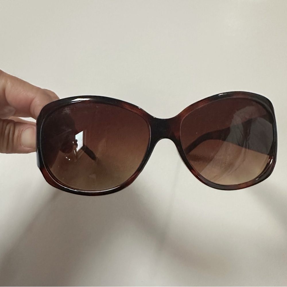 Ladies Solar Accents by Foster Grant with Side Detail